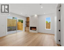 2 2438 E 20TH AVENUE, Vancouver, British Columbia