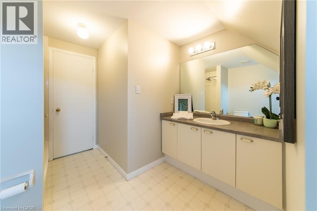 426 Downsview Place, Waterloo, Ontario  N2K 3T9 - Photo 10 - 40848882