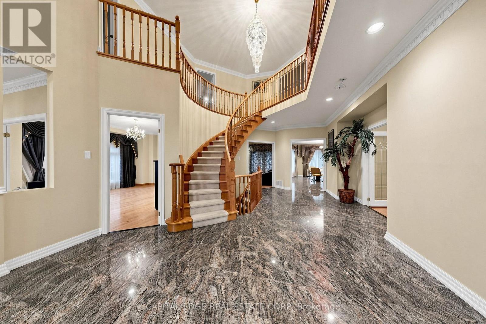 5298 Roanoke Court, Mississauga, Ontario  L5M 5H8 - Photo 4 - W13622708