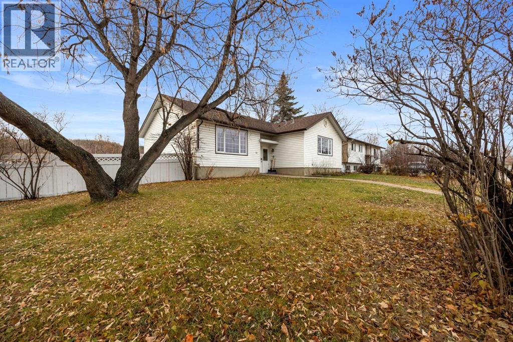 51 Fitzgerald Avenue, Fort Mcmurray, Alberta  T9H 1K6 - Photo 1 - A2331608