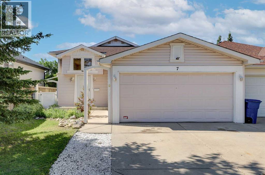7 Canoe Close, Airdrie, Alberta