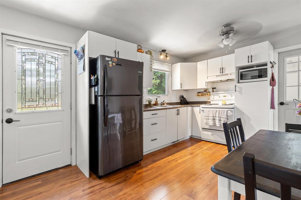25 Park Street, Grunthal, Manitoba  R0A 0R0 - Photo 4 - 202619078
