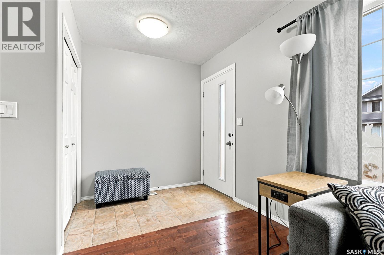 435 Blakeney Crescent, Saskatoon, Saskatchewan S7L 7N5 - Photo 2 - SK044003