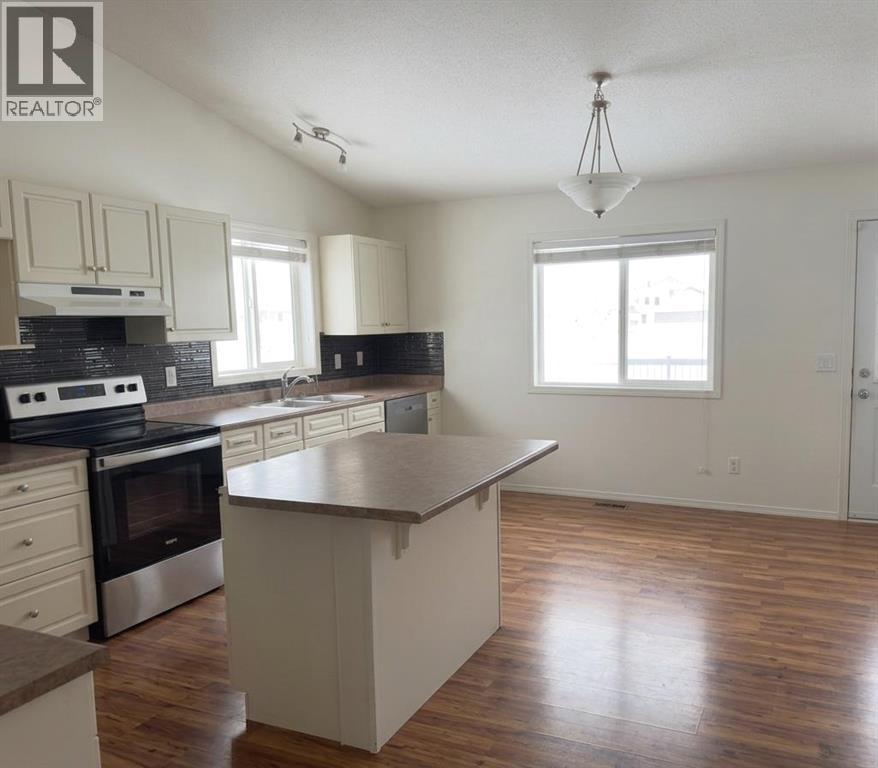 108 Pinnacle Boulevard, Grande Prairie, Alberta  T8W 2V7 - Photo 7 - A2302068