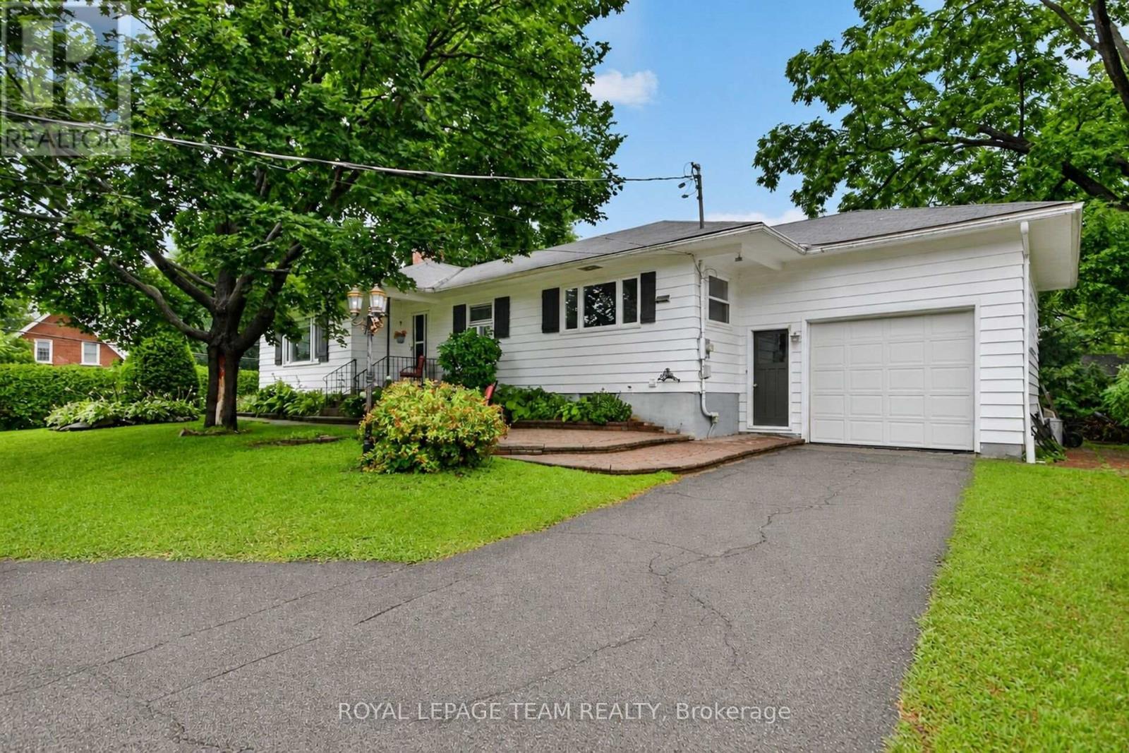 1003 ST. PETER STREET, Ottawa, Ontario