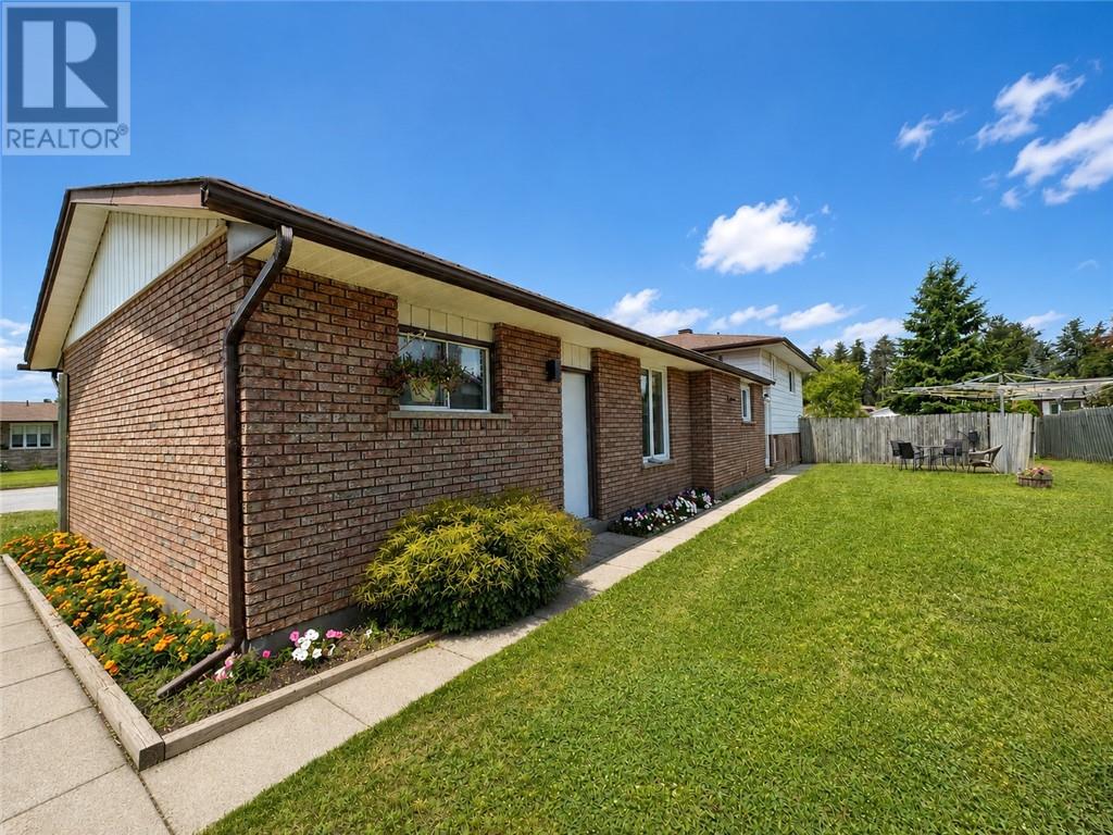 2 Aspen Court, Capreol, Ontario  P0M 1H0 - Photo 2 - 2129519