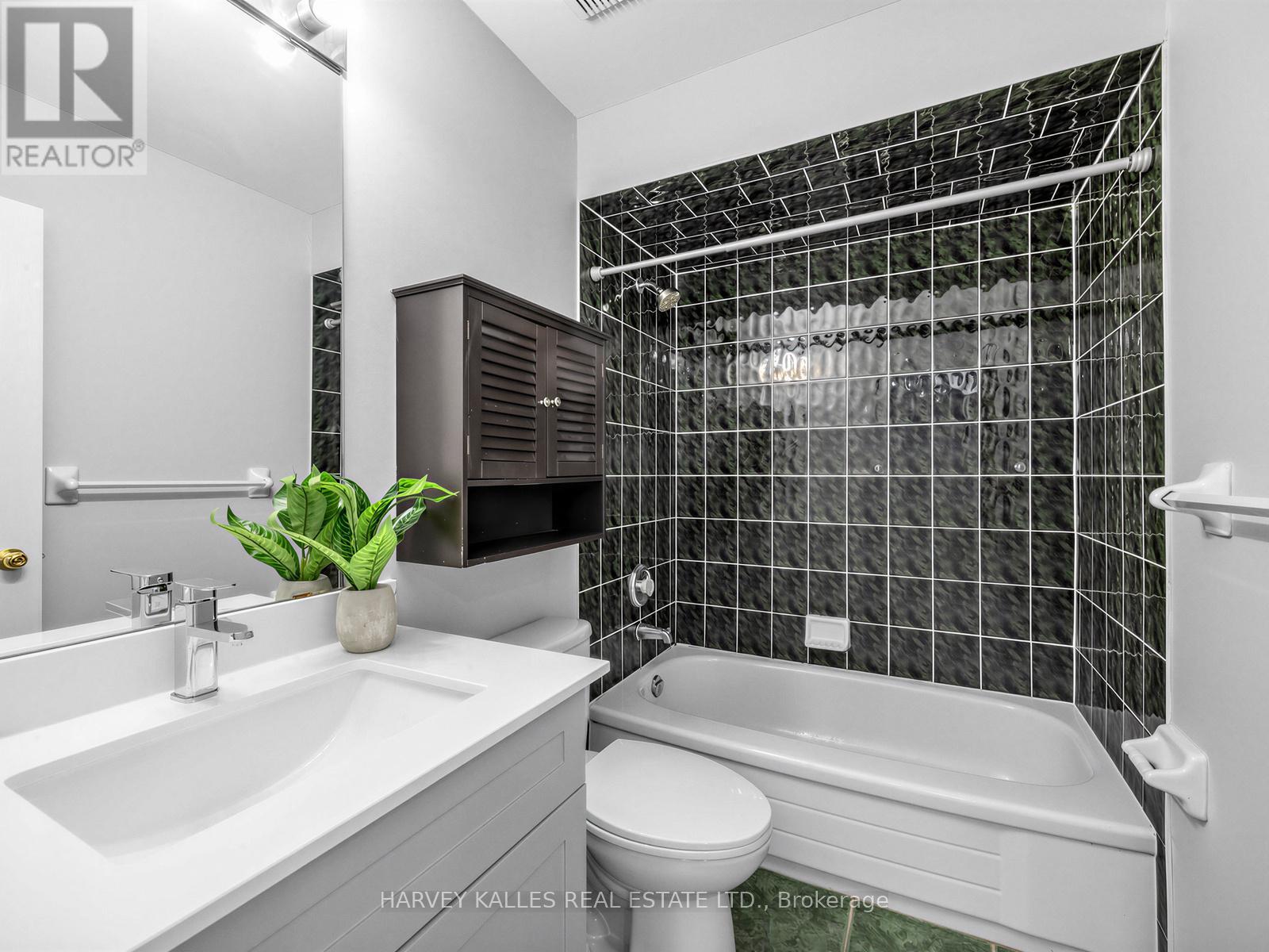 Main/upper - 2120 Erin Gate Boulevard, Pickering, Ontario  L1X 2V3 - Photo 21 - E13622812