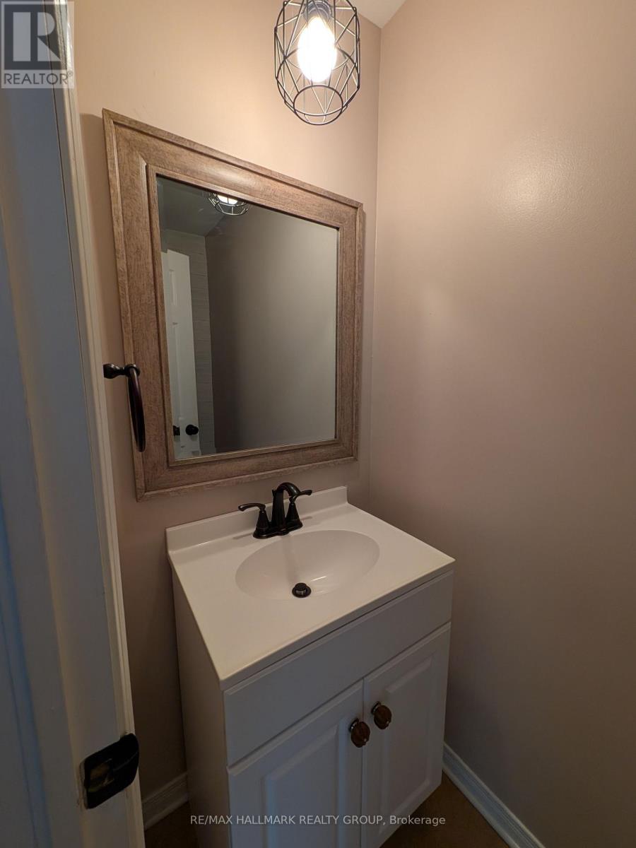 119 Teal Crescent, Ottawa, Ontario  K1E 2C1 - Photo 15 - X12909342