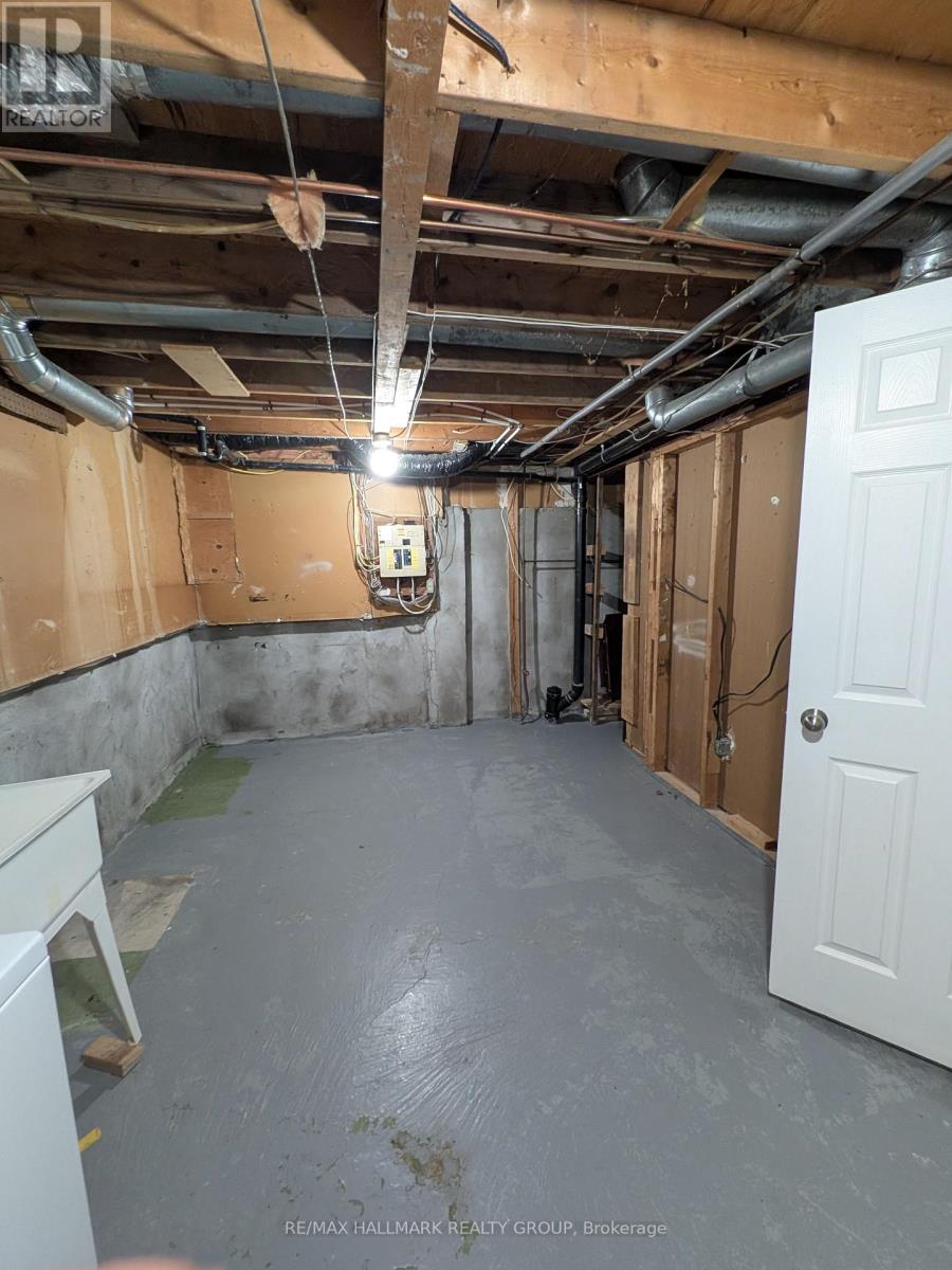 119 Teal Crescent, Ottawa, Ontario  K1E 2C1 - Photo 17 - X12909342