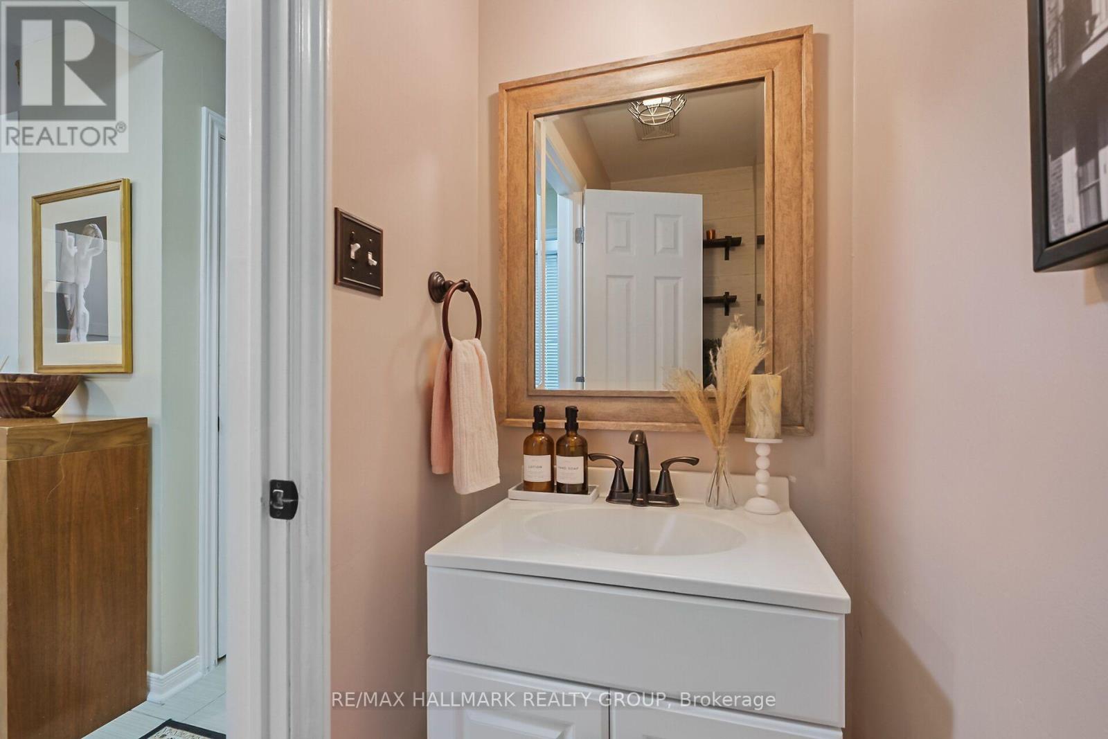 119 Teal Crescent, Ottawa, Ontario  K1E 2C1 - Photo 20 - X12909342