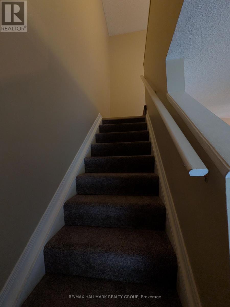 119 Teal Crescent, Ottawa, Ontario  K1E 2C1 - Photo 7 - X12909342