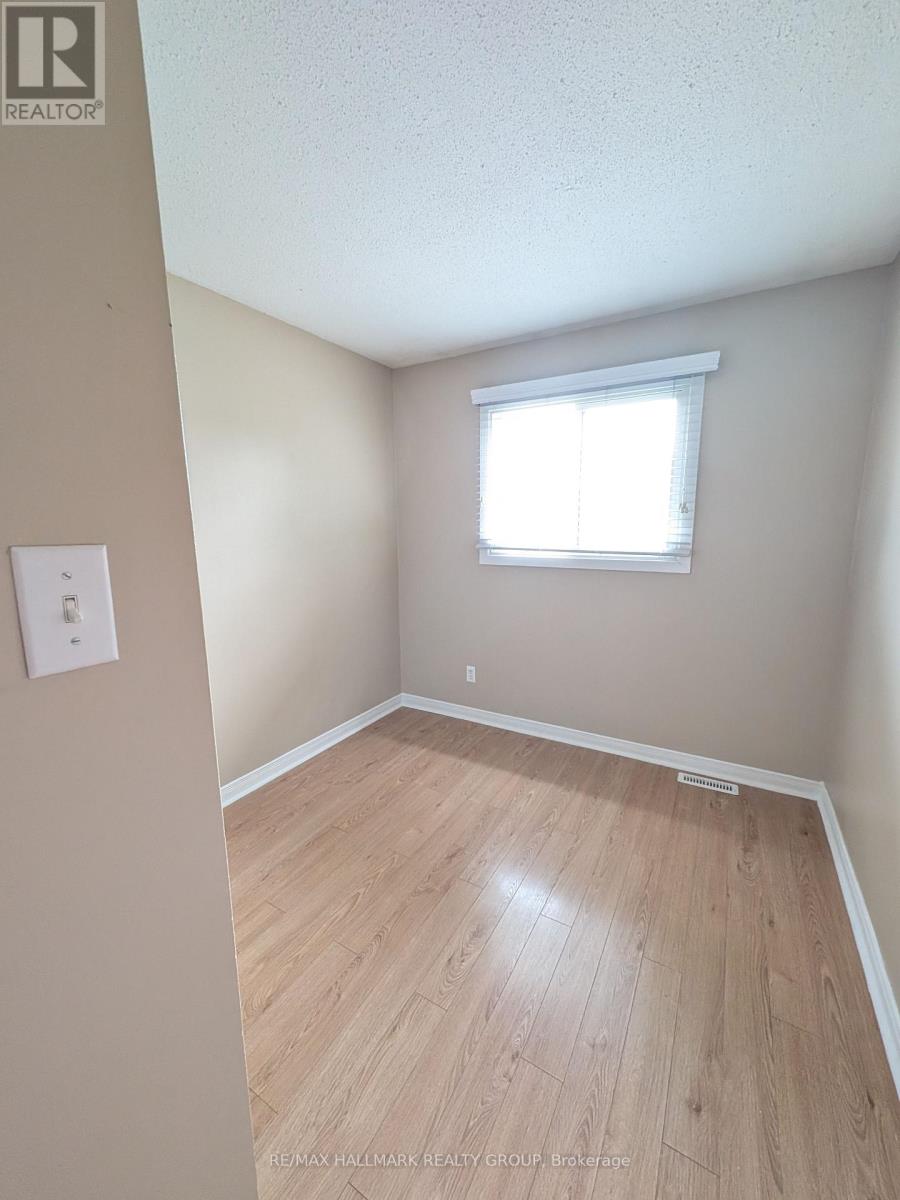 119 Teal Crescent, Ottawa, Ontario  K1E 2C1 - Photo 8 - X12909342