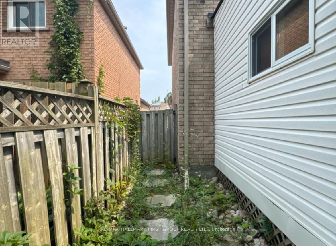 6 CARRUTHERS CRESCENT
