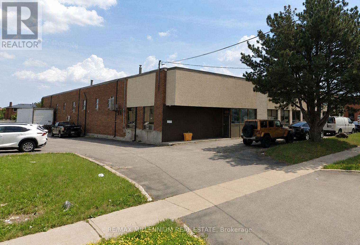 1 - 465 Norfinch Drive, Toronto, Ontario M3N 1Y7 - Photo 2 - W13622720