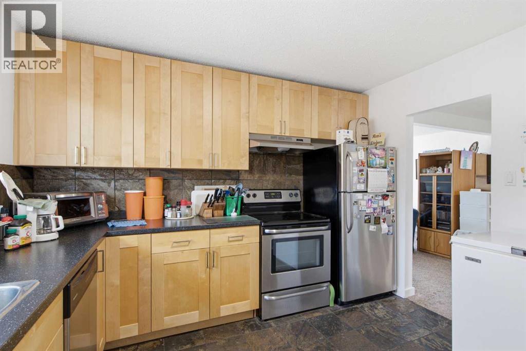 196 Gordon Drive SW, Calgary, Alberta  T3E 3W6 - Photo 4 - A2333639