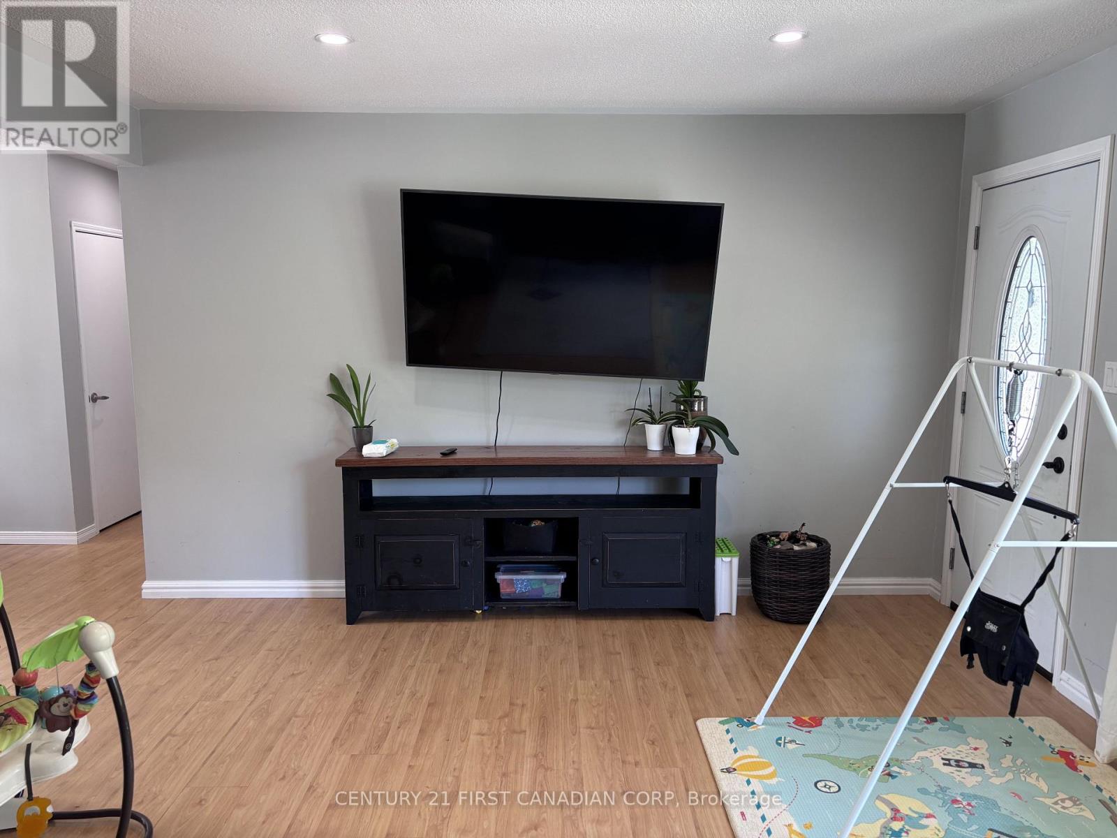 8319 Goosemarsh Line, Lambton Shores, Ontario  N0M 1T0 - Photo 10 - X13622960