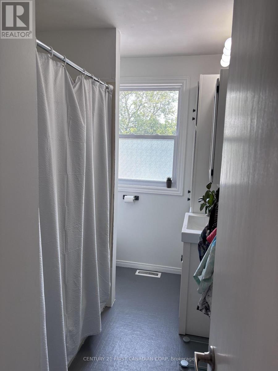 8319 Goosemarsh Line, Lambton Shores, Ontario  N0M 1T0 - Photo 12 - X13622960