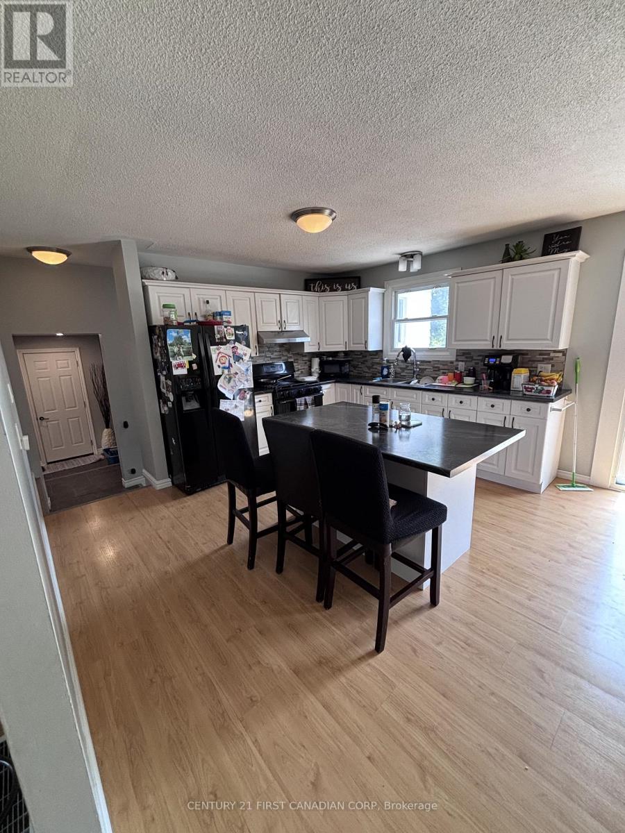 8319 Goosemarsh Line, Lambton Shores, Ontario  N0M 1T0 - Photo 7 - X13622960