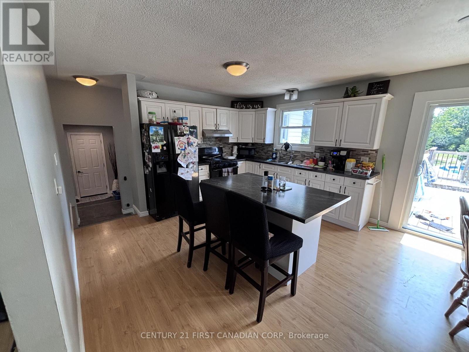 8319 Goosemarsh Line, Lambton Shores, Ontario  N0M 1T0 - Photo 8 - X13622960