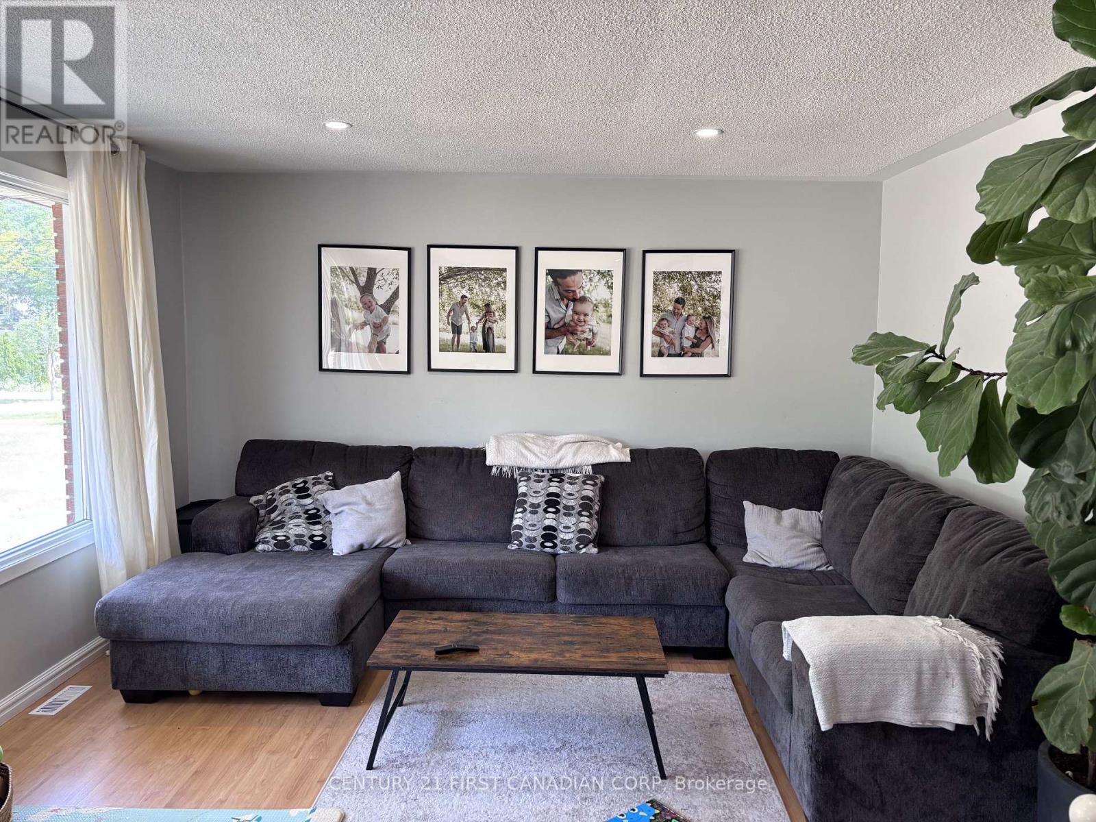 8319 Goosemarsh Line, Lambton Shores, Ontario  N0M 1T0 - Photo 9 - X13622960