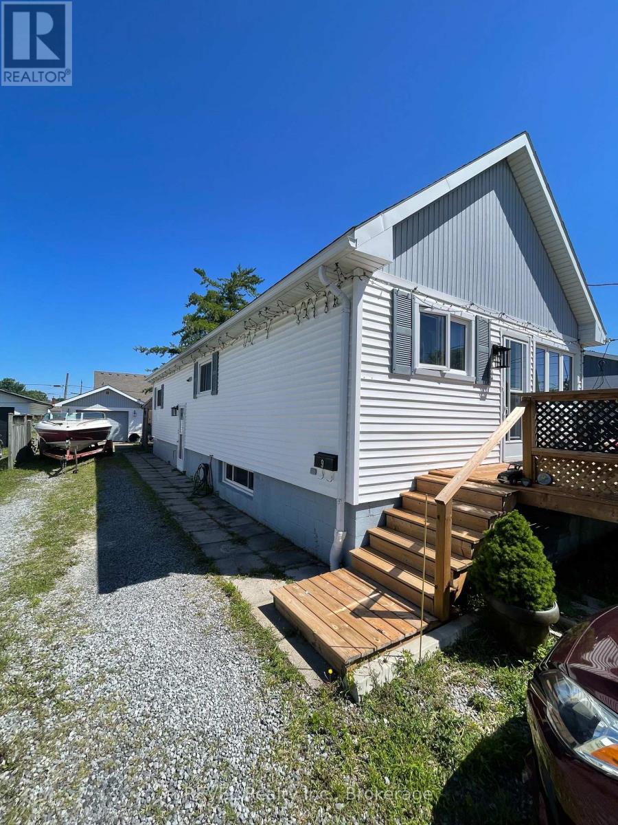 9 CAMBRIDGE AVENUE, St. Catharines, Ontario