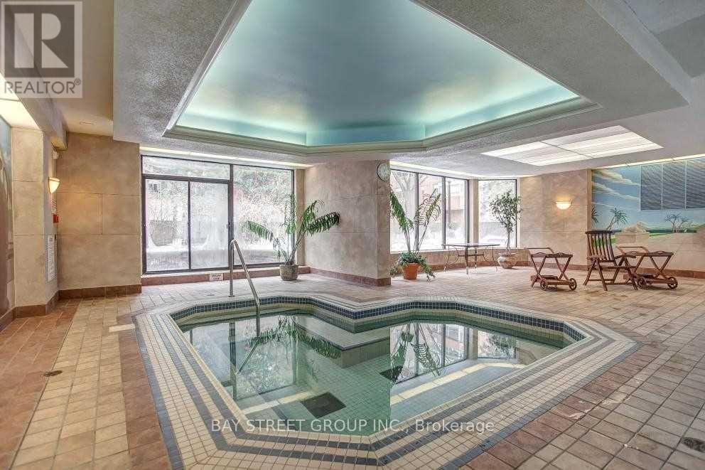 1202 - 633 Bay Street, Toronto, Ontario  M5G 2G4 - Photo 16 - C13623002