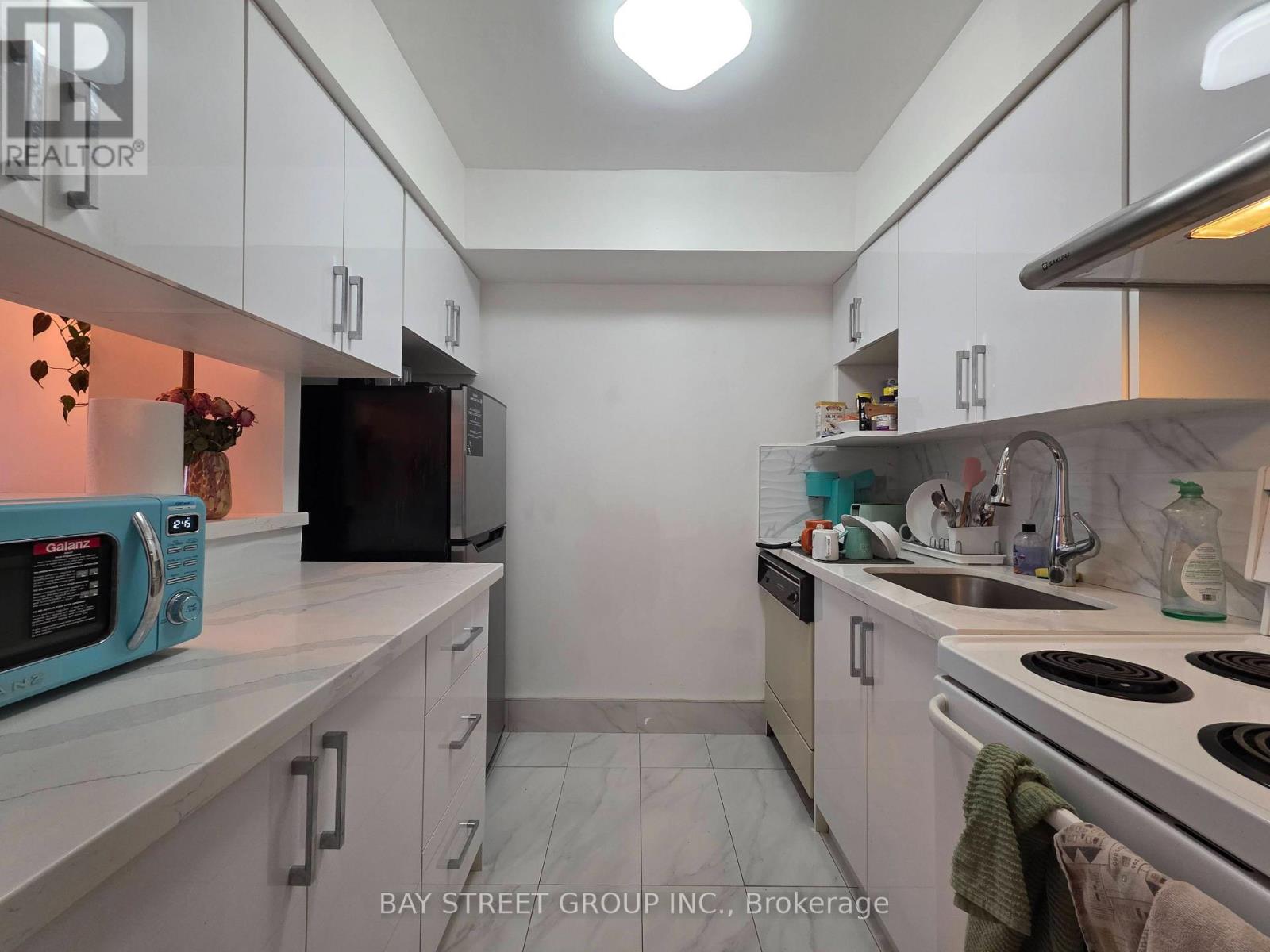 1202 - 633 Bay Street, Toronto, Ontario  M5G 2G4 - Photo 7 - C13623002