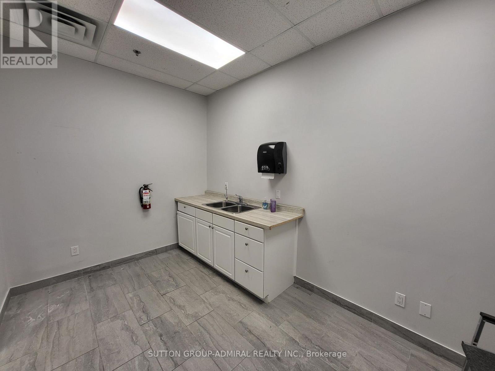 203 - 385 Connie Crescent, Vaughan, Ontario L4K 5R2 - Photo 11 - N13622966