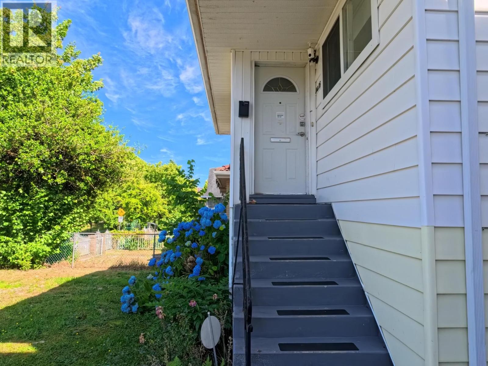 3416 Monmouth Avenue, Vancouver, British Columbia  V5R 5R9 - Photo 4 - R3137356