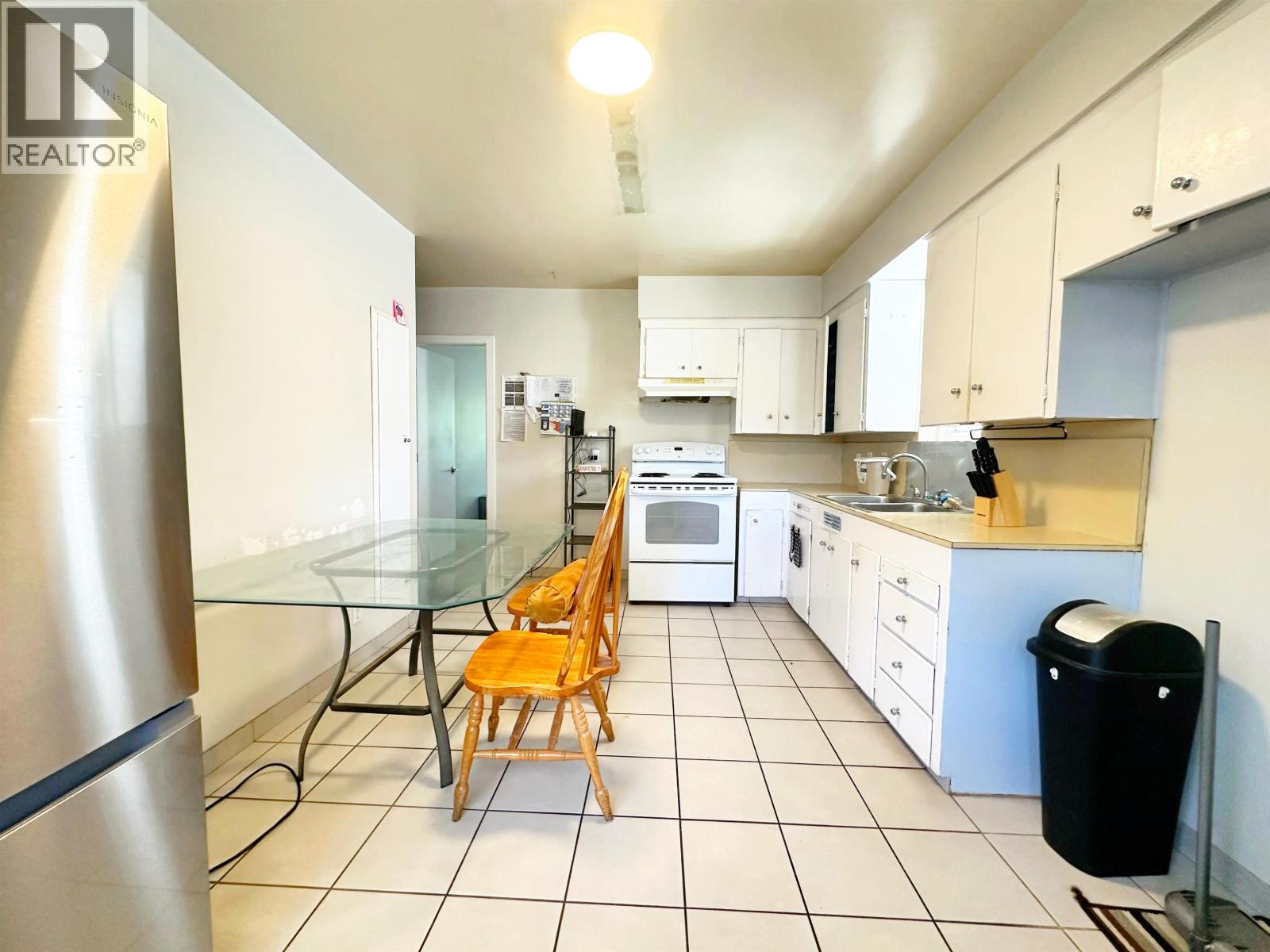 3416 Monmouth Avenue, Vancouver, British Columbia  V5R 5R9 - Photo 11 - R3137356