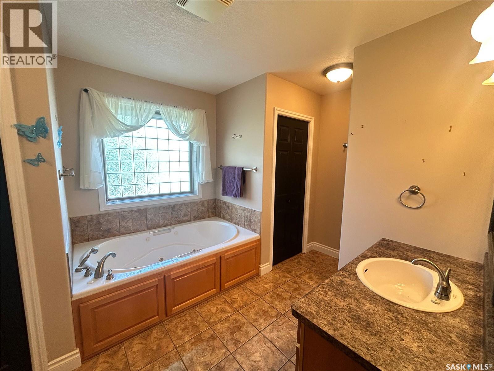 1 Telfer Bay, Prince Albert, Saskatchewan S6X 1C4 - Photo 22 - SK044117