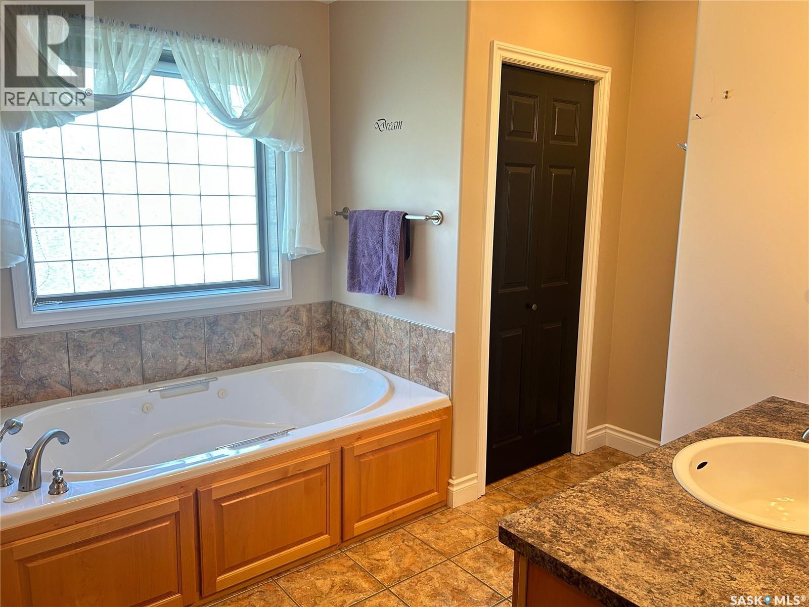 1 Telfer Bay, Prince Albert, Saskatchewan S6X 1C4 - Photo 23 - SK044117