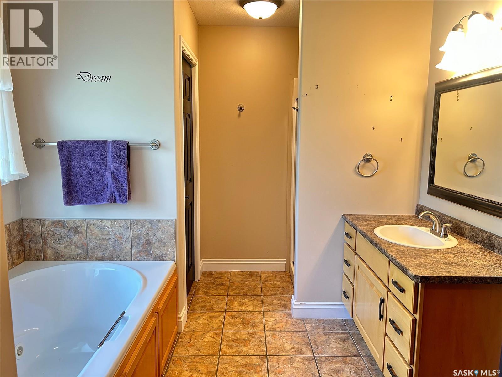 1 Telfer Bay, Prince Albert, Saskatchewan S6X 1C4 - Photo 25 - SK044117