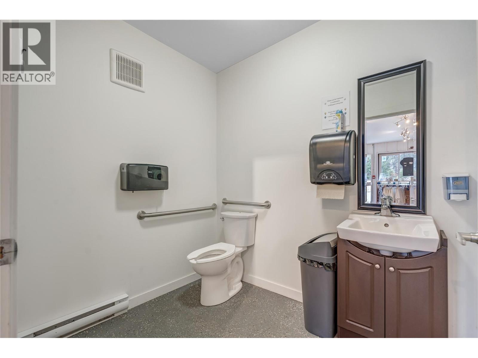 18006 Bentley Road Unit# 101 Summerland Photo 41