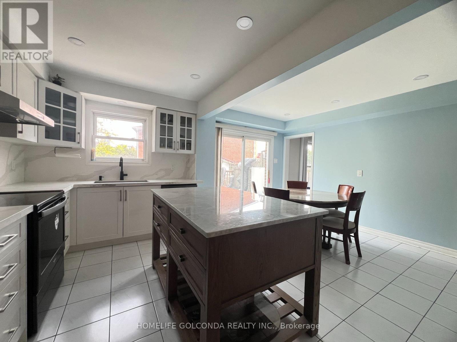 Upper - 5404 Heritage Hills Boulevard, Mississauga, Ontario  L5R 2J4 - Photo 6 - W13623058