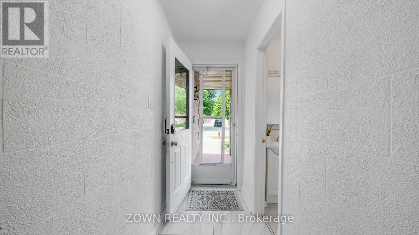 1542 Kirkrow Crescent, Mississauga, Ontario  L5M 3Y8 - Photo 3 - W13623112