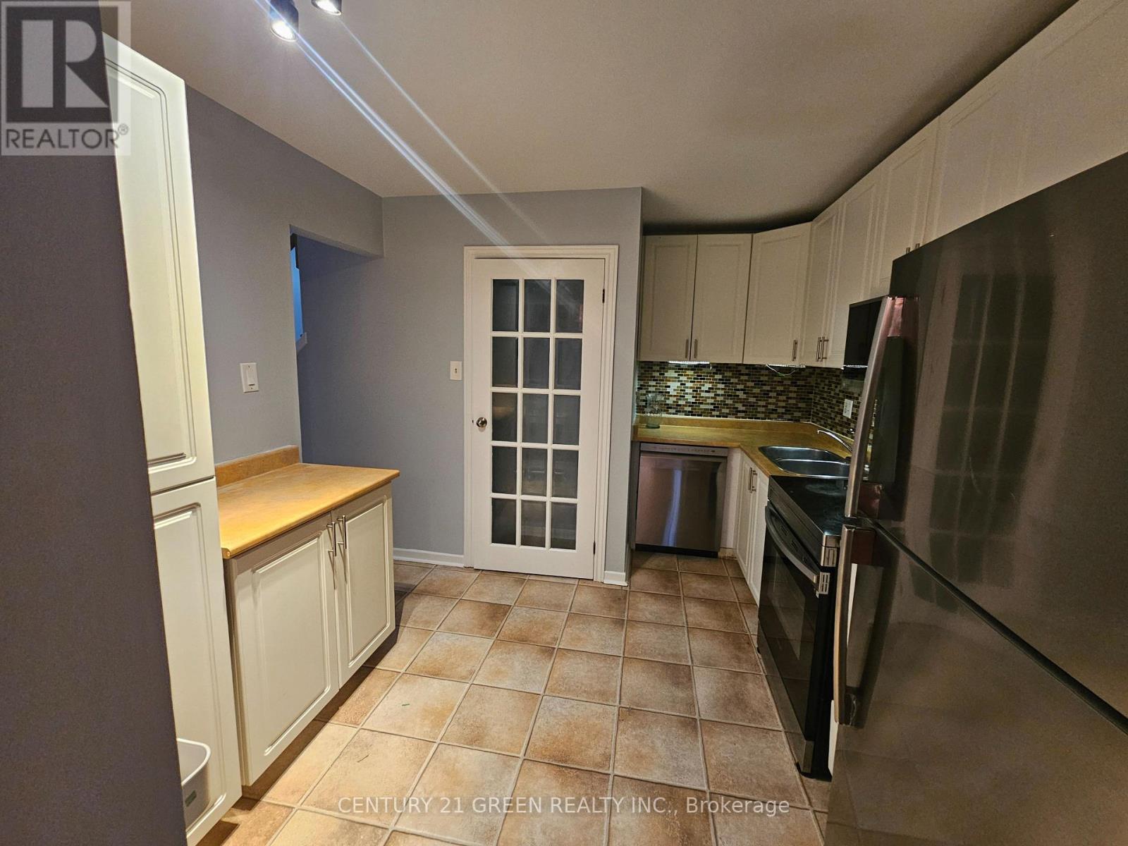 7 - 98 Falconer Drive, Mississauga, Ontario  L5N 1Y2 - Photo 9 - W13623126