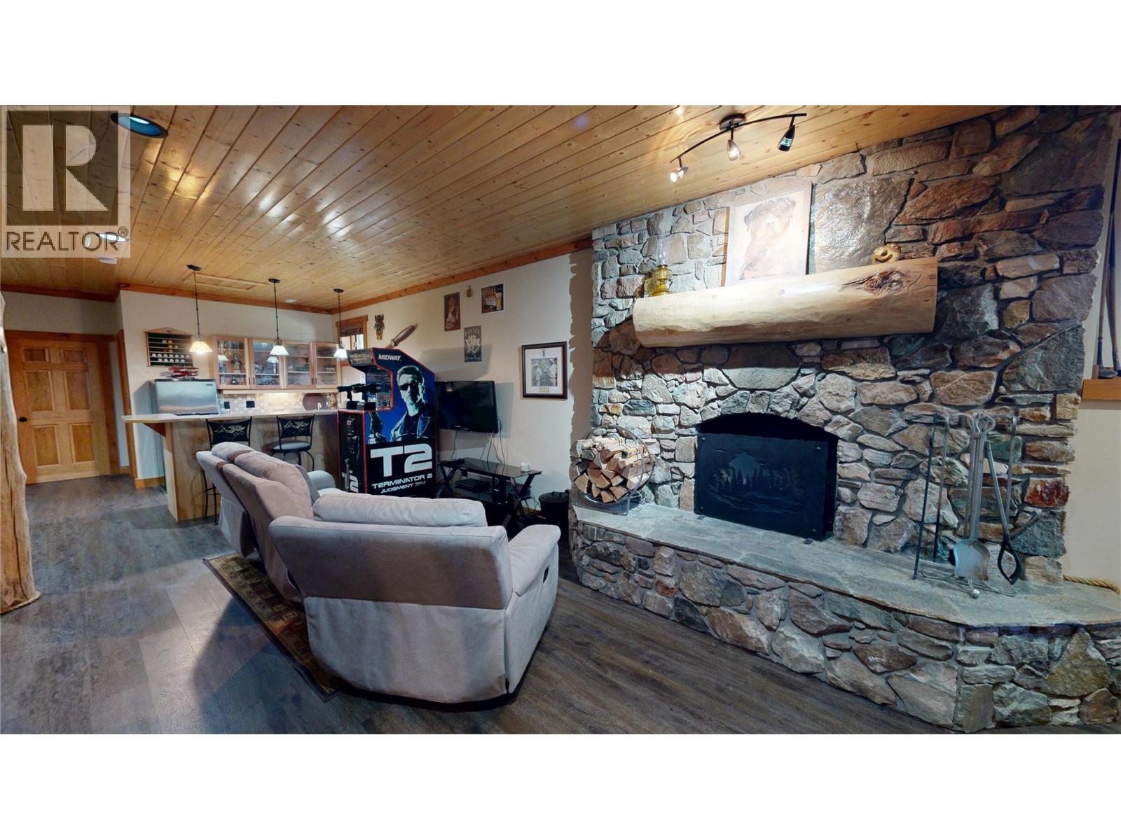 7500 Pine Cone Lane, Radium Hot Springs, British Columbia V0A 1M0 - Photo 3 - 10384145