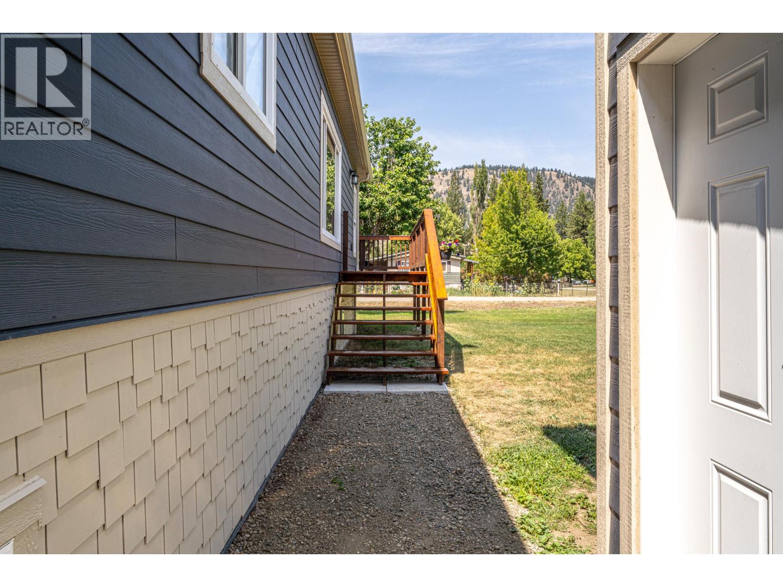 22 Pemberton Road, Lumby, British Columbia  V0E 2G7 - Photo 13 - 10395309