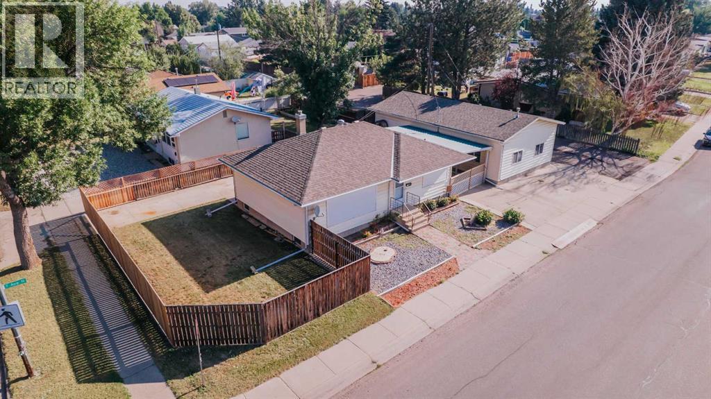 2305 7 Avenue N, Lethbridge, Alberta T1H 0Z2 - Photo 2 - A2330294