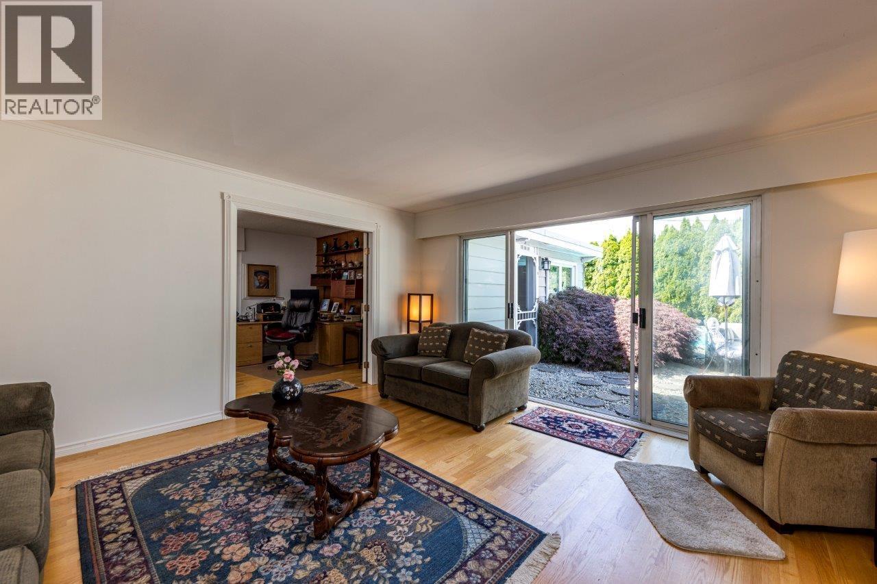 1140 Pinewood Crescent, North Vancouver, British Columbia V7P 1E8 - Photo 9 - R3141381