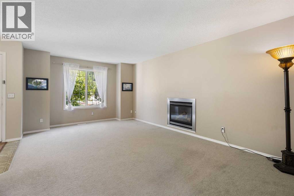 49 Evermeadow Manor SW, Calgary, Alberta  T2Y 4W8 - Photo 5 - A2332494