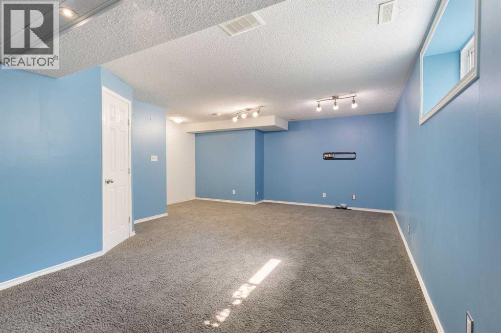 49 Evermeadow Manor SW, Calgary, Alberta  T2Y 4W8 - Photo 19 - A2332494