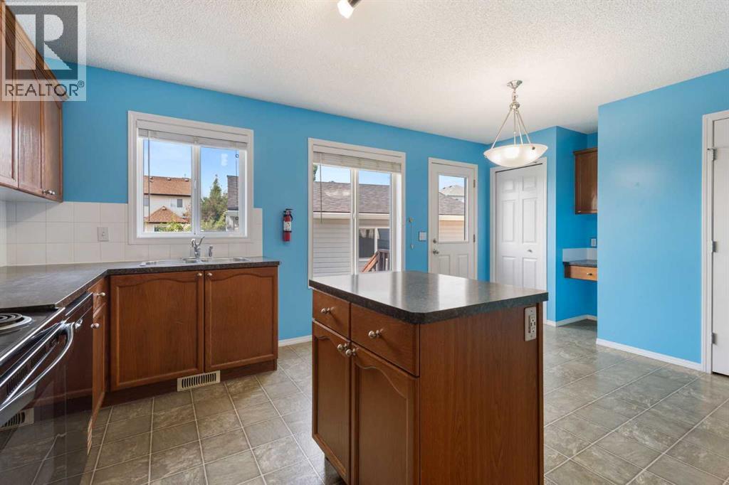 49 Evermeadow Manor SW, Calgary, Alberta  T2Y 4W8 - Photo 15 - A2332494