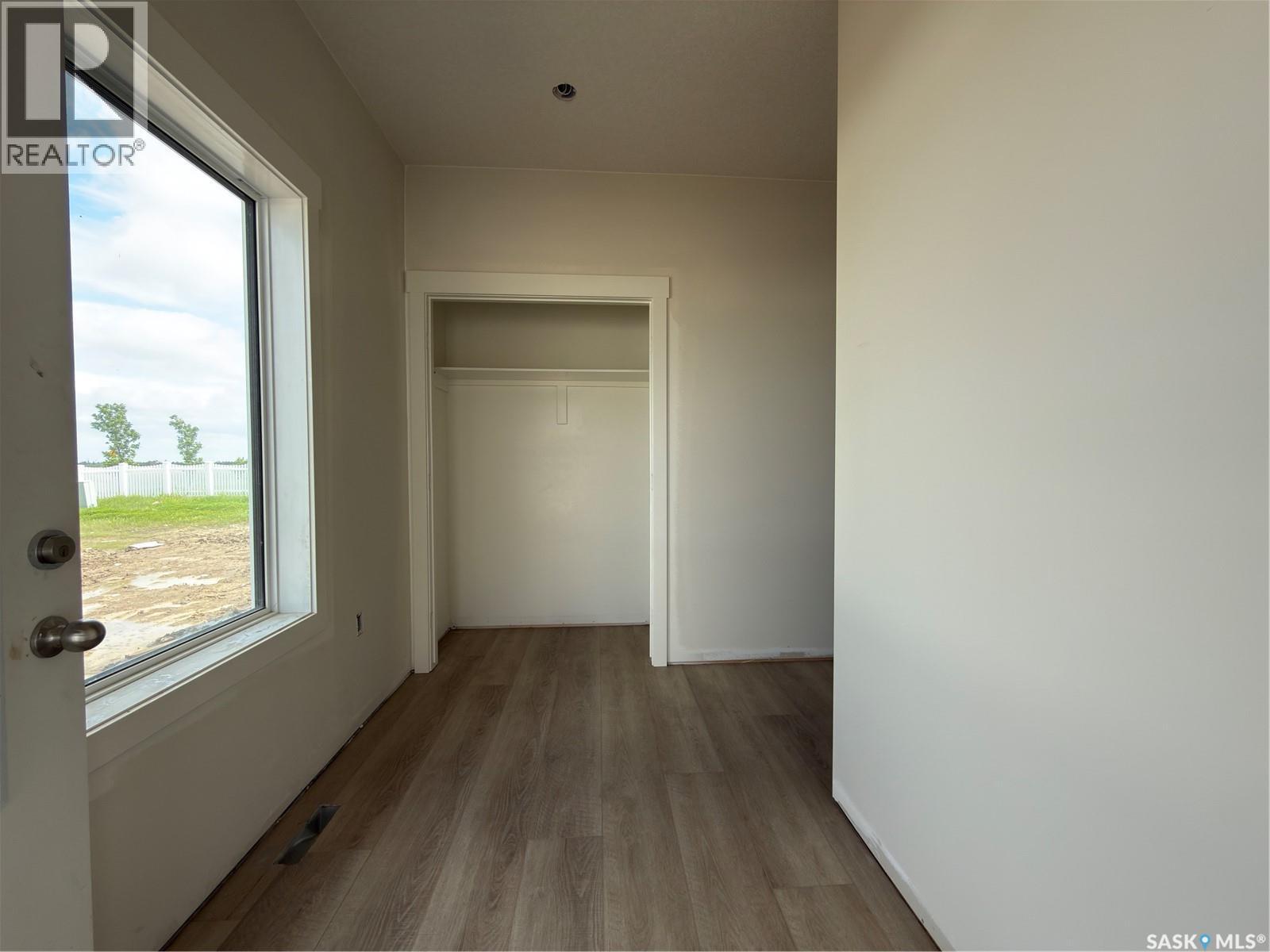 858 Delaet Bay, Warman, Saskatchewan  S0K 4S0 - Photo 5 - SK044074