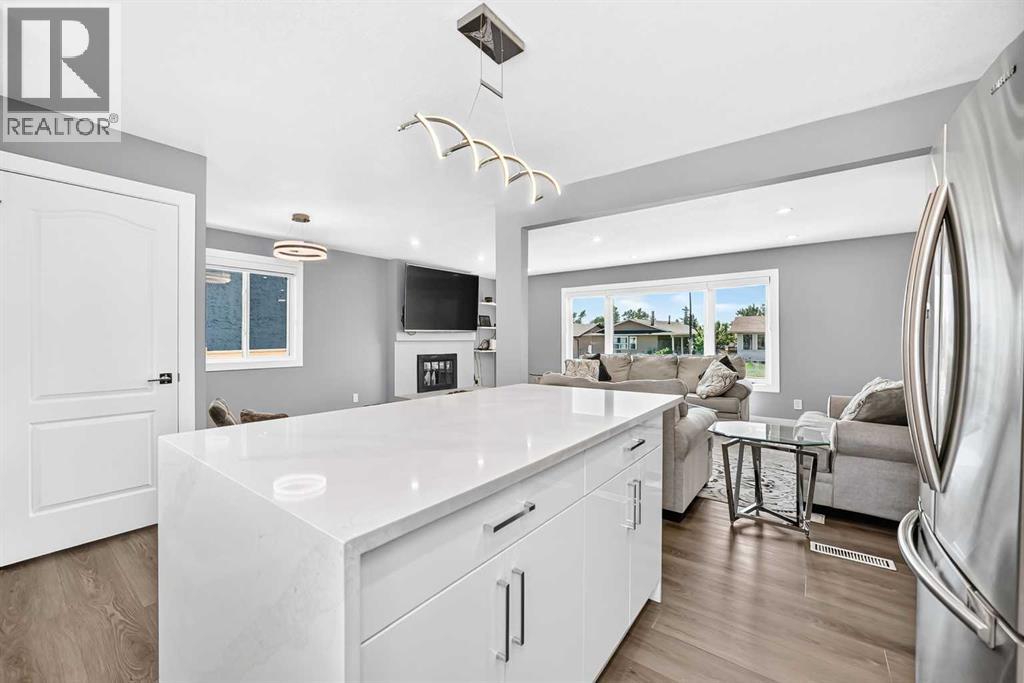 4932 Rundlehorn Drive NE, Calgary, Alberta  T1Y 1B9 - Photo 9 - A2332558