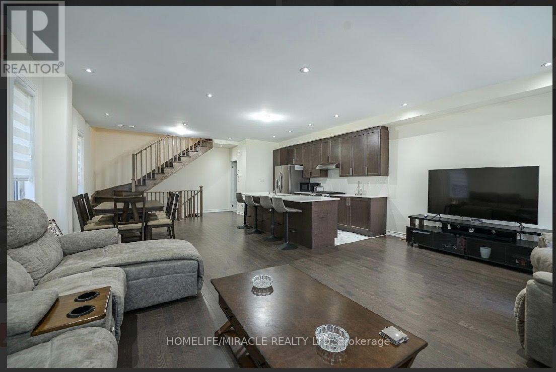 23 Arrowview Drive, Brampton, Ontario  L7A 5H6 - Photo 5 - W13623216