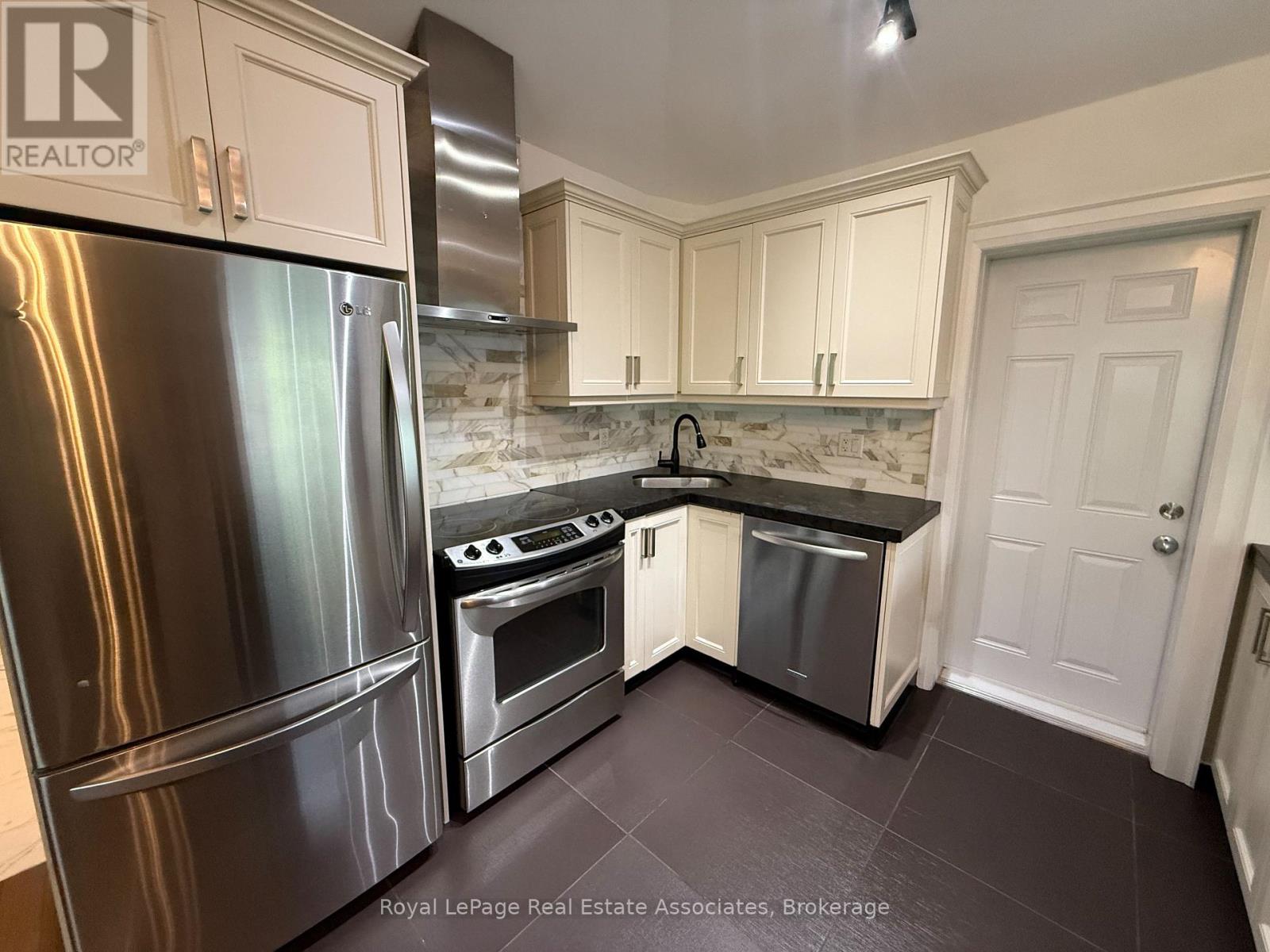 4 - 52 Cameron Avenue, Toronto, Ontario  M6M 1R2 - Photo 3 - W13623230