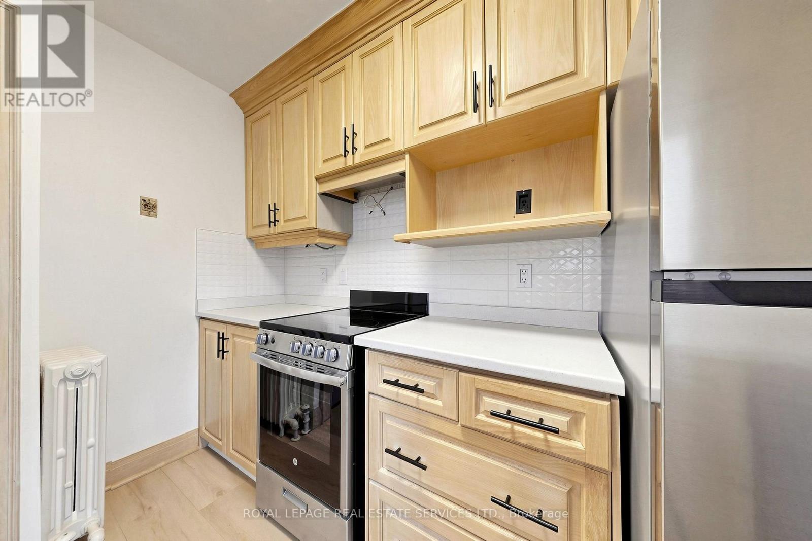 31 Rosemeade Avenue, Toronto, Ontario  M8Y 3A2 - Photo 8 - W13623286