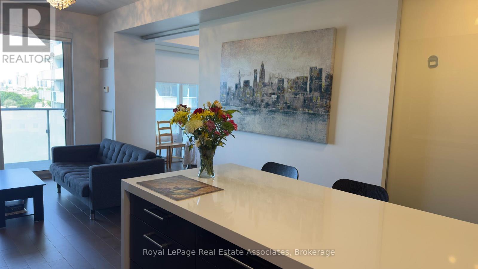 705 - 1080 Bay Street, Toronto (Bay Street Corridor), Ontario  M5S 0A6 - Photo 2 - C13623302
